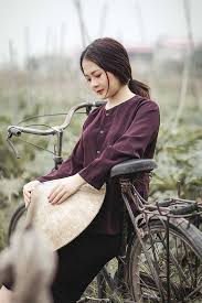 So sánh vẻ đẹp khuất lấp của vợ nhặt và người đàn bà 1 So sánh vẻ đẹp khuất lấp của vợ nhặt và người đàn bà