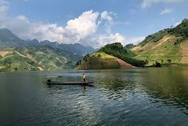So sánh hai đoạn văn trong Người lái đò sông Đà 1 So sánh hai đoạn văn trong Người lái đò sông Đà